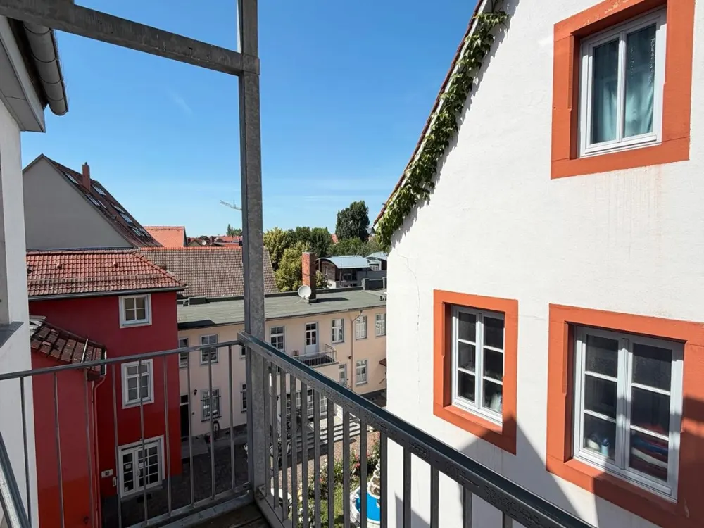 Newly Renovated 3-Room Apartment with Balcony in the Old Town Available from August