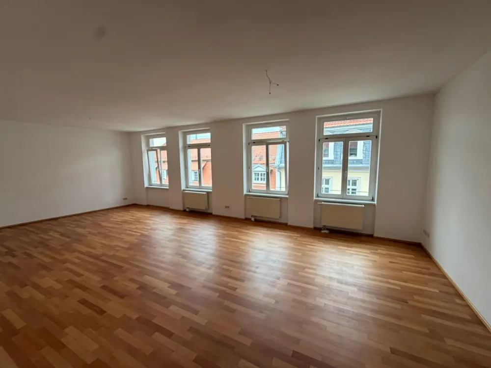 Newly Renovated 3-Room Apartment with Balcony in the Old Town Available from August