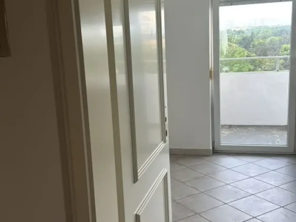 Helle 2,5 Zimmer-Wohnung + 2 x Balkon