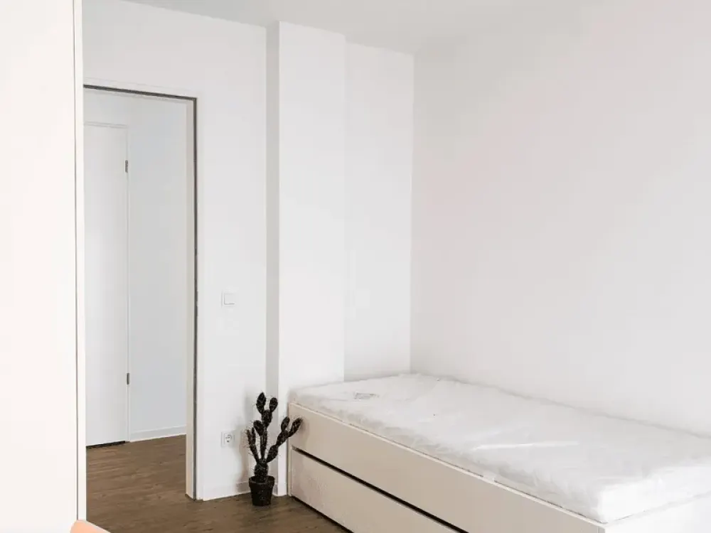 Fully Furnished Shared Room - Timelessly Modern in Köln Kalk