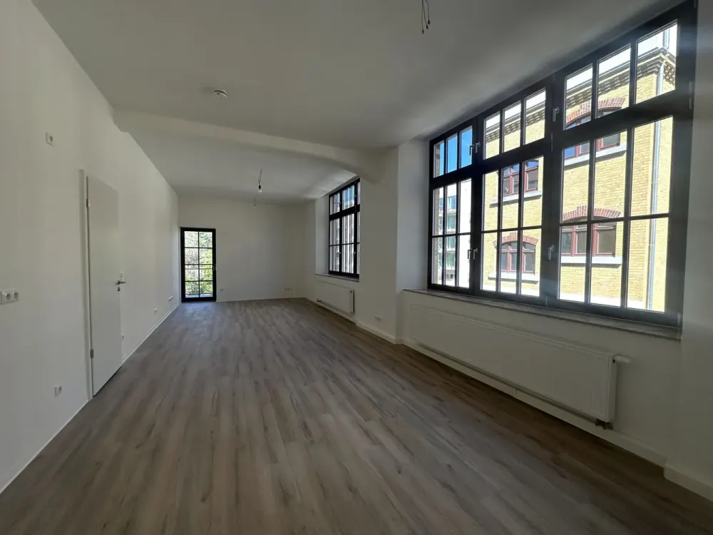 Zentral & stilvoll, 3-Zimmer-Wohnung mit Balkon im sanierten Altbau | Optional mit EBK