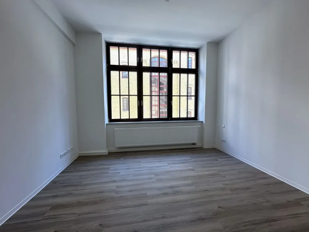 Zentral & stilvoll, 3-Zimmer-Wohnung mit Balkon im sanierten Altbau | Optional mit EBK