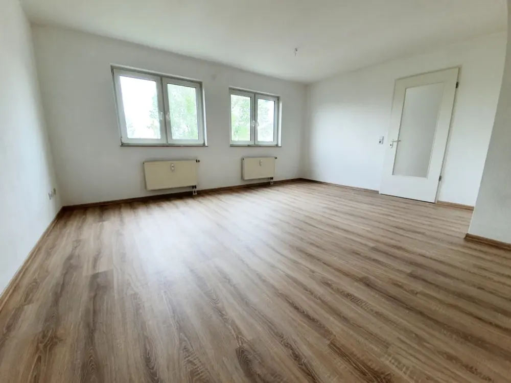 1,5 - Raumwohnung mit Einbauküche und Laminat zu vermieten!