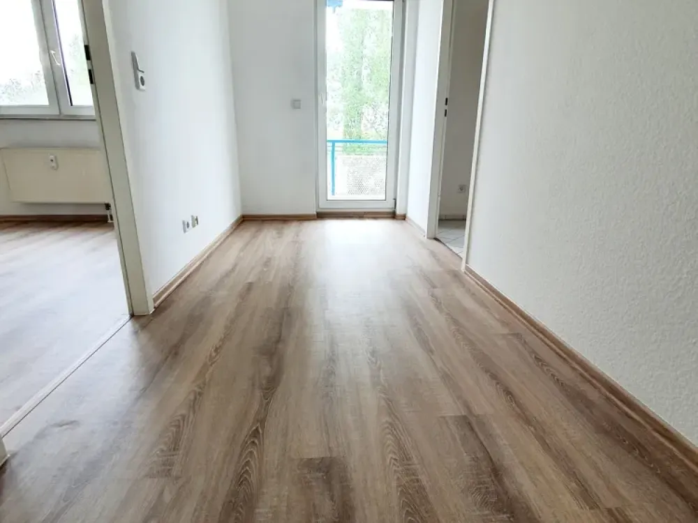1,5 - Raumwohnung mit Einbauküche und Laminat zu vermieten!