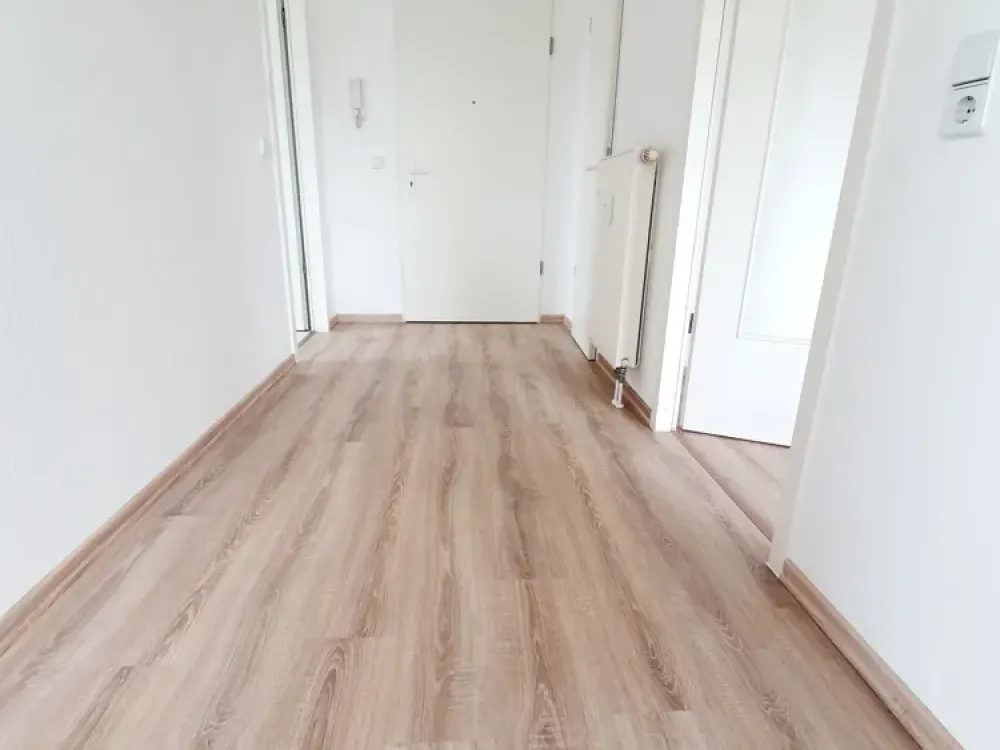 1,5 - Raumwohnung mit Einbauküche und Laminat zu vermieten!