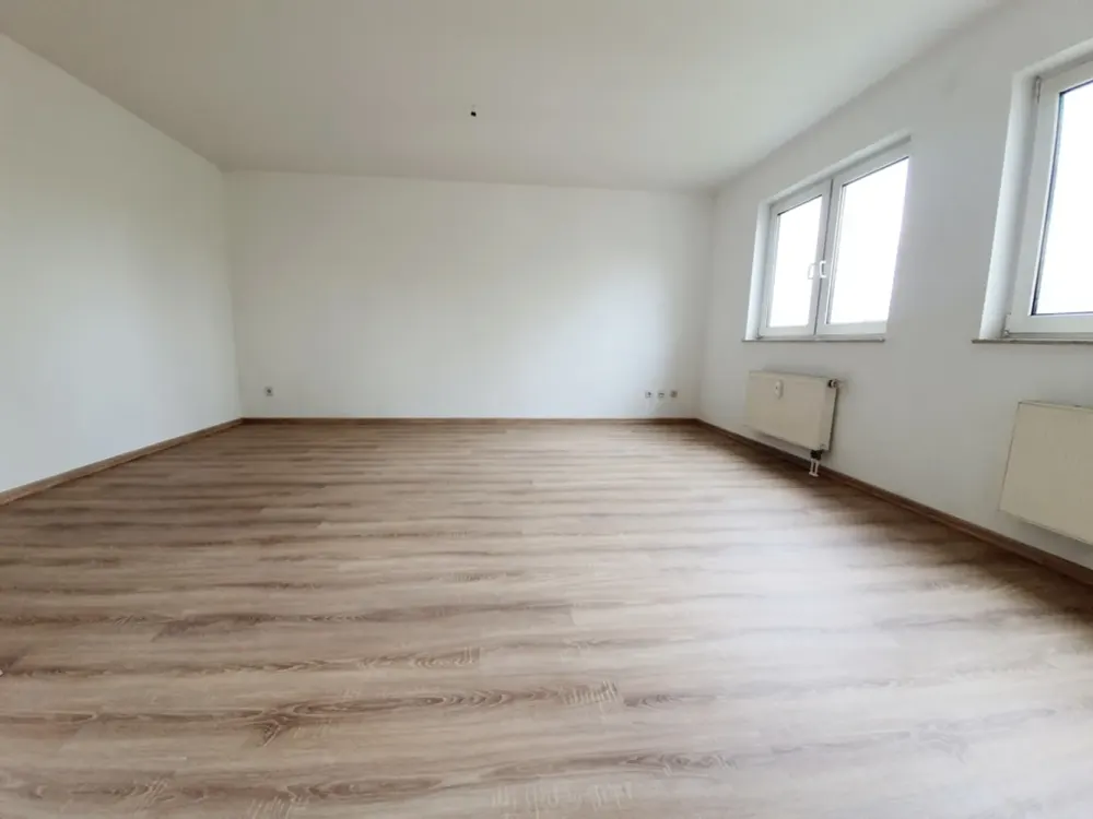 1,5 - Raumwohnung mit Einbauküche und Laminat zu vermieten!