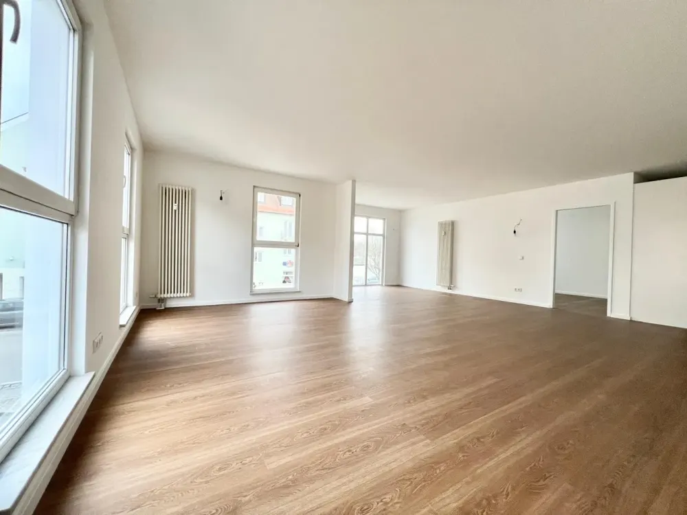 Renovierte - Attraktive 4-Zimmer-Wohnung mit Loft-Charakter, Balkon und Einbauküche
