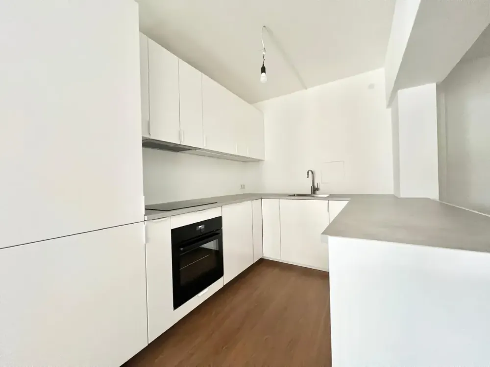 Renovierte - Attraktive 4-Zimmer-Wohnung mit Loft-Charakter, Balkon und Einbauküche