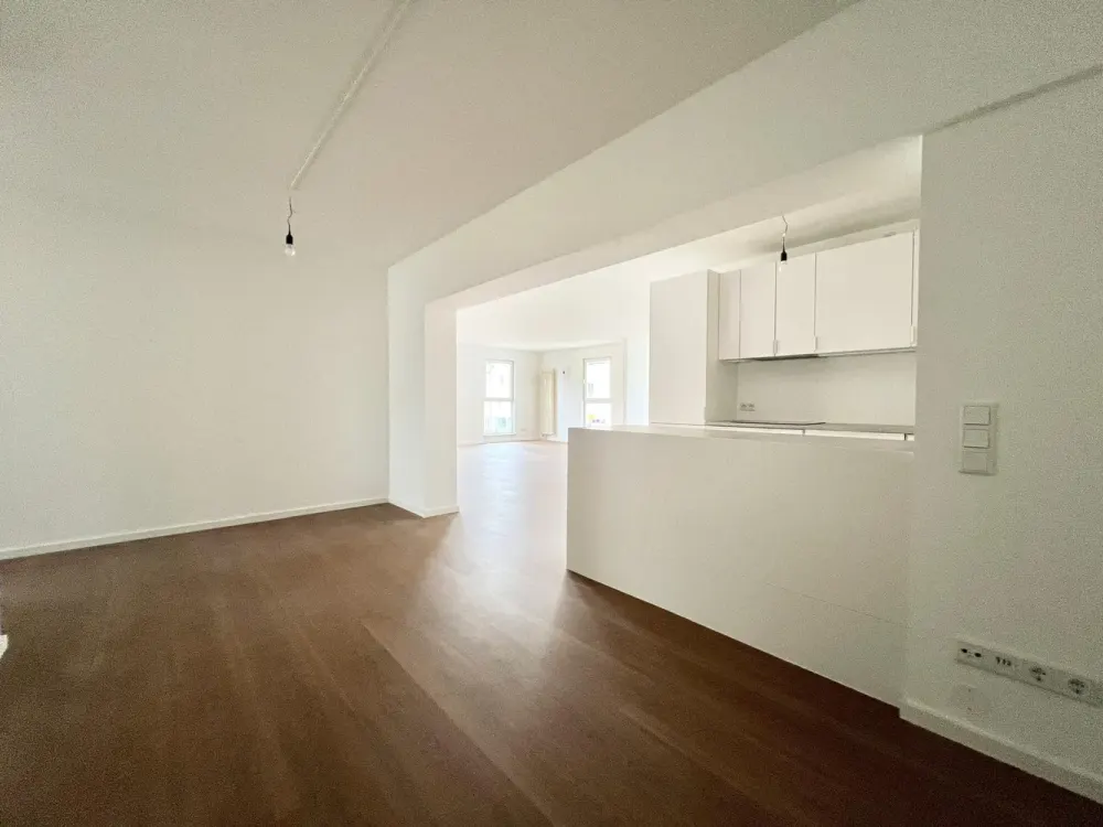 Renovierte - Attraktive 4-Zimmer-Wohnung mit Loft-Charakter, Balkon und Einbauküche