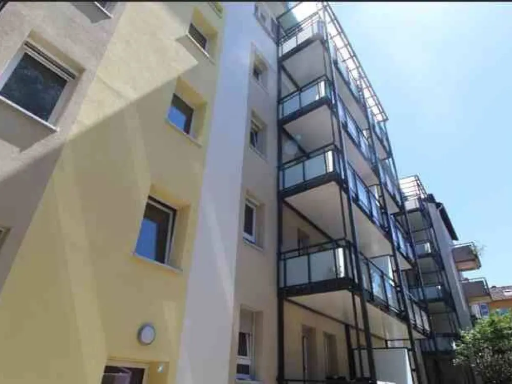 Central living with a view - 2 rooms - with balcony and fitted kitchen