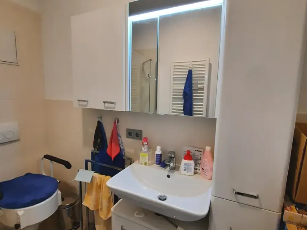 Modern 2-Room Apartment - South Balcony, Elevator, Underground Parking