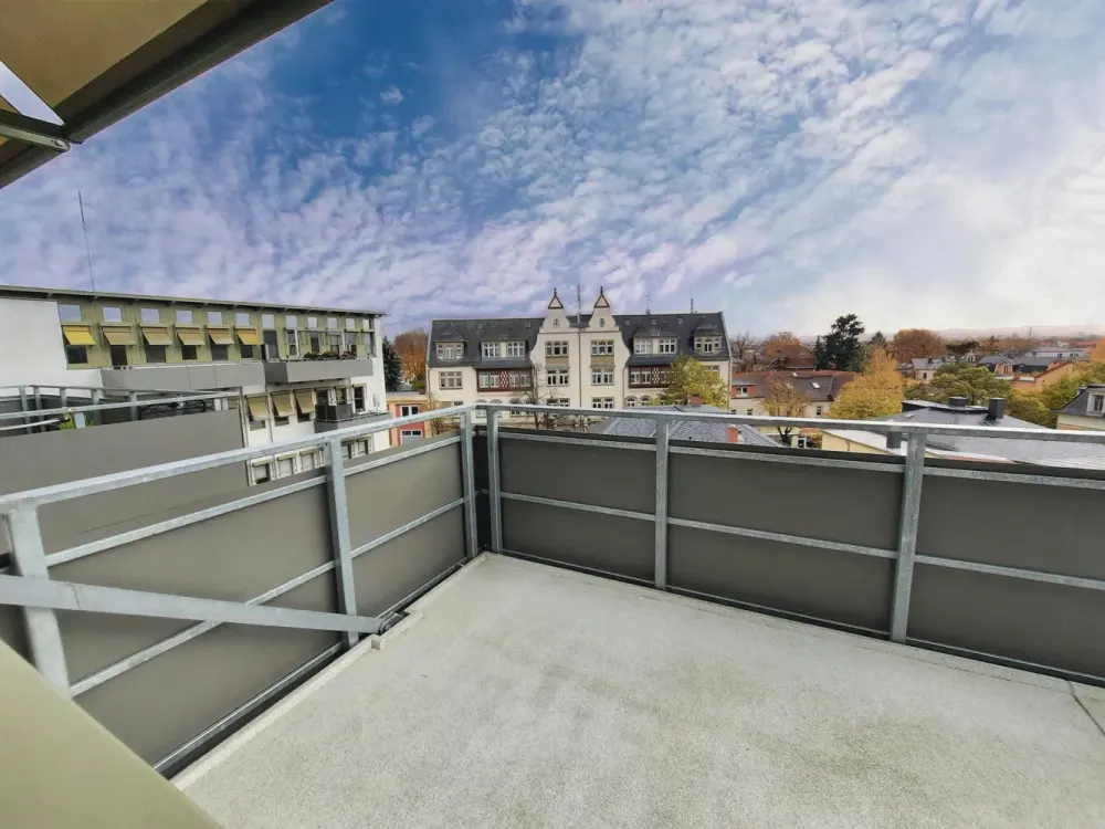 Modern 2-Room Apartment - South Balcony, Elevator, Underground Parking
