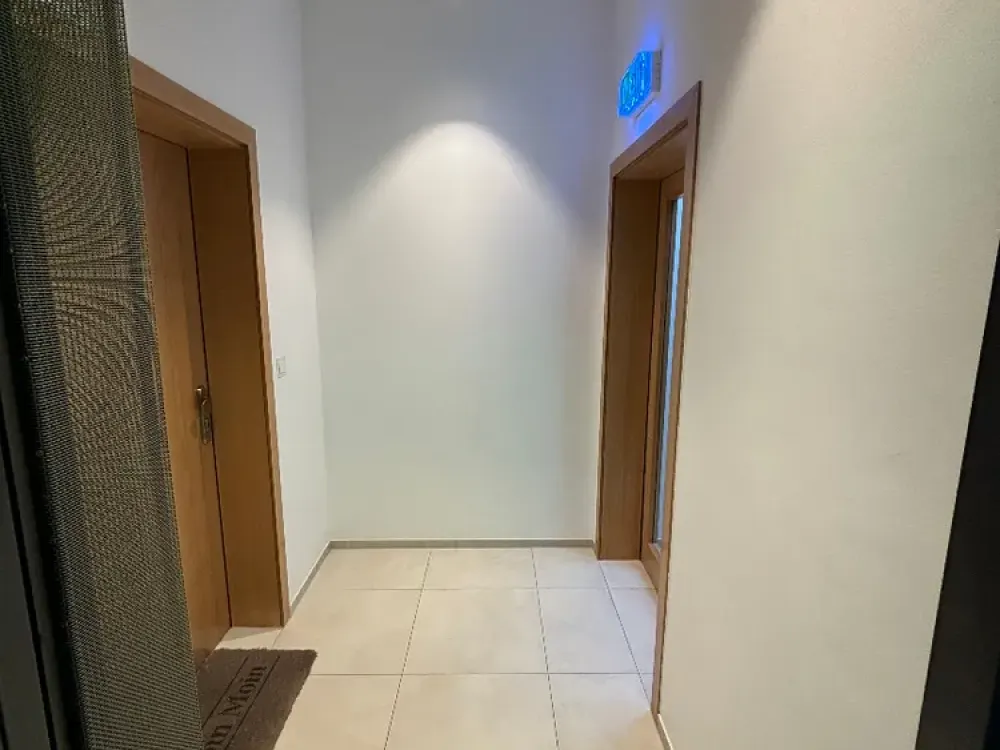 Modernes Loft: 3-Zimmer-Wohnung mit Dachterrasse nahe Mönckeberg- und Spitalerstraße in Hamburg