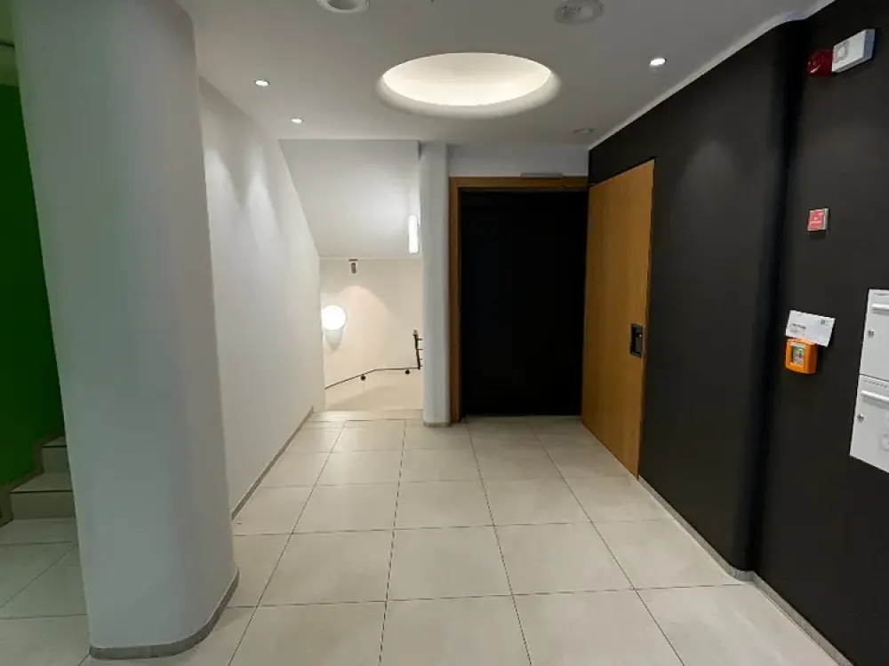 Modernes Loft: 3-Zimmer-Wohnung mit Dachterrasse nahe Mönckeberg- und Spitalerstraße in Hamburg