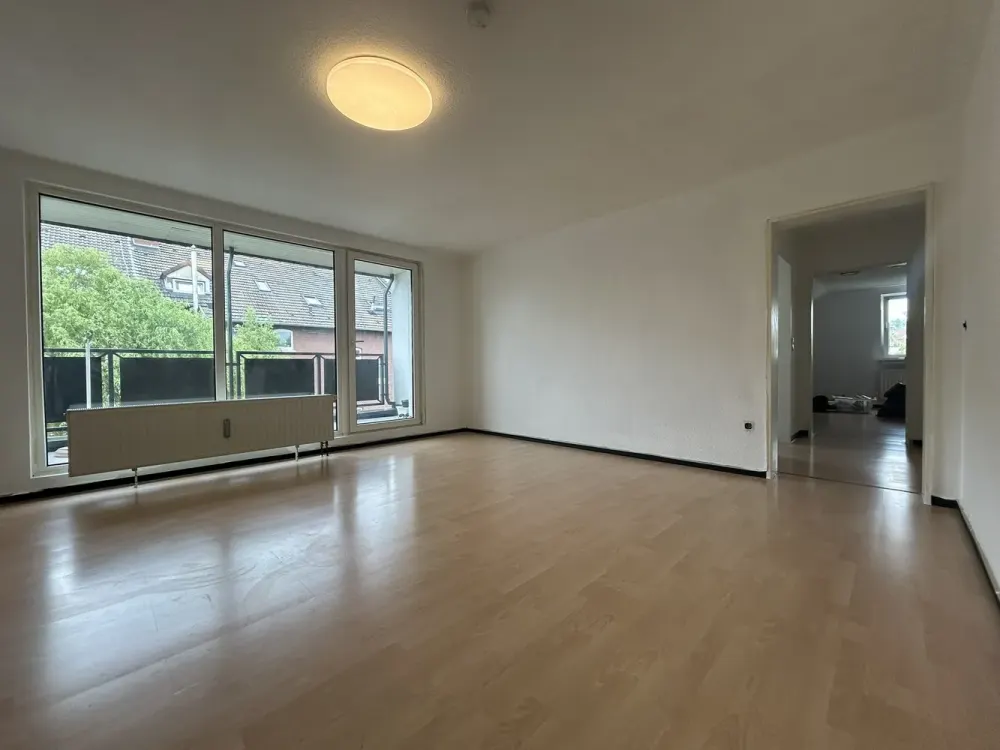 Sehr Schöne 2-Z.- DG-Wohnung mit Balkon, zentral in LEV, provisionsfrei von Privat