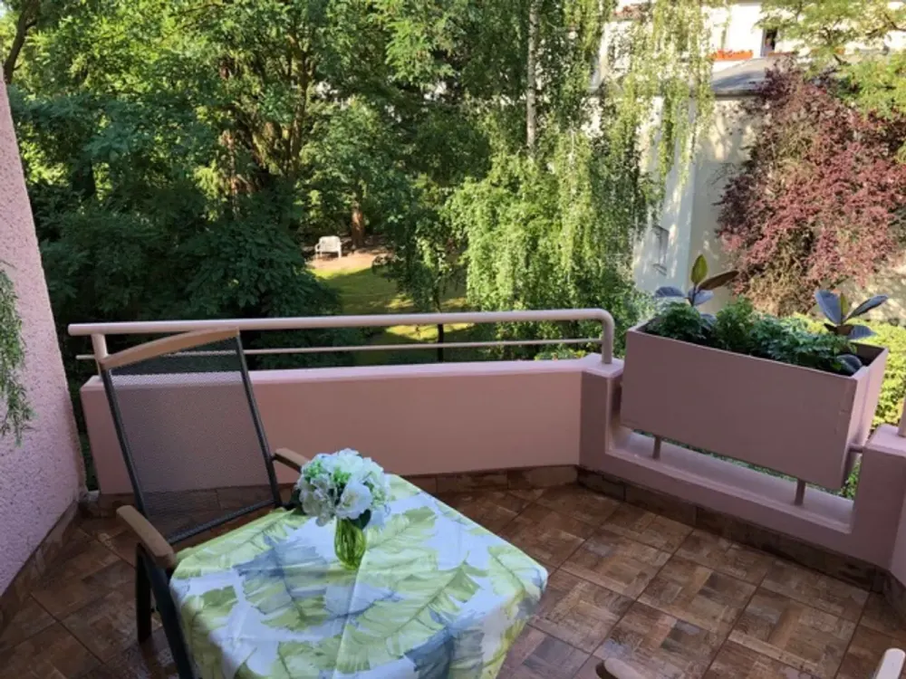 10 Min. zu Fuß zum Ku'damm, wunderschöne, helle 3-Zimmer-Wohnung mit Balkon u. Tiefgarage, 14193