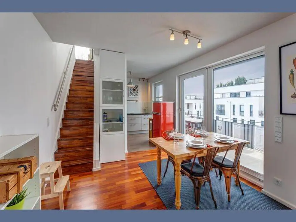 Furnished: Modern, bright maisonette apartment for temporary rent