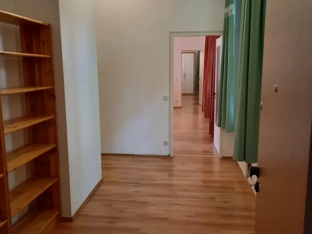 Möblierte Vintagewohnung in einem außergewöhnlichen, denkmalsgeschützen Gebäude