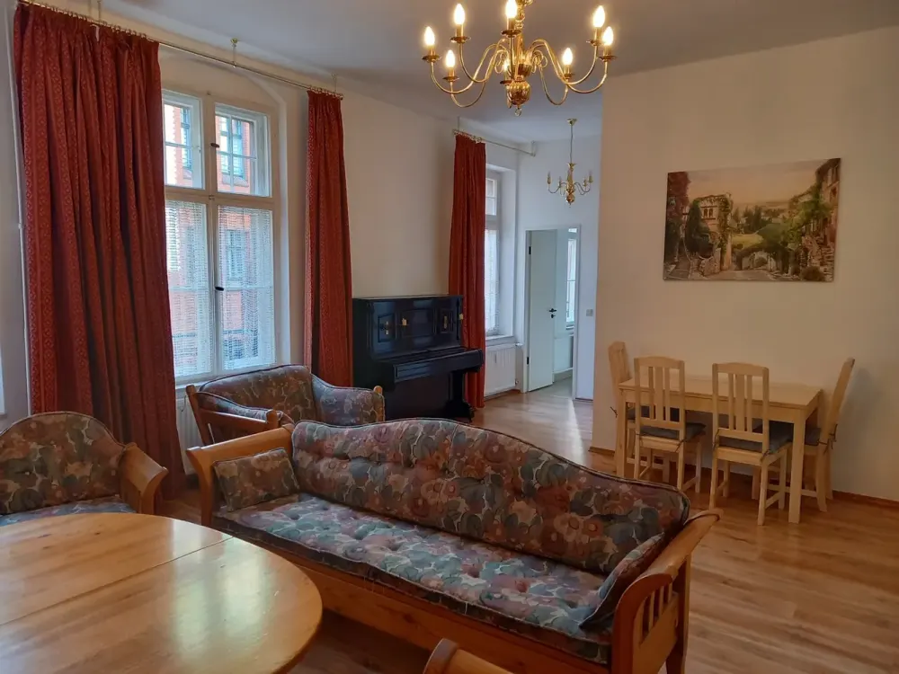 Möblierte Vintagewohnung in einem außergewöhnlichen, denkmalsgeschützen Gebäude
