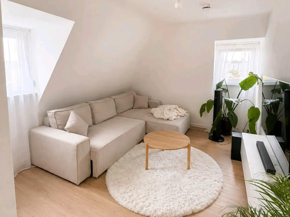 2 Zimmer DG Wohnung mit EBK in Stgt Bad Cannstatt