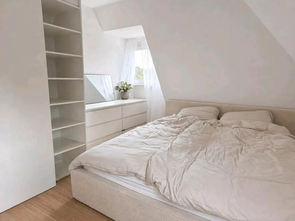 2 Zimmer DG Wohnung mit EBK in Stgt Bad Cannstatt