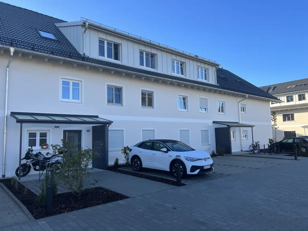 Schöne 3 Zi. Wohnung mit Balkon 1.OG