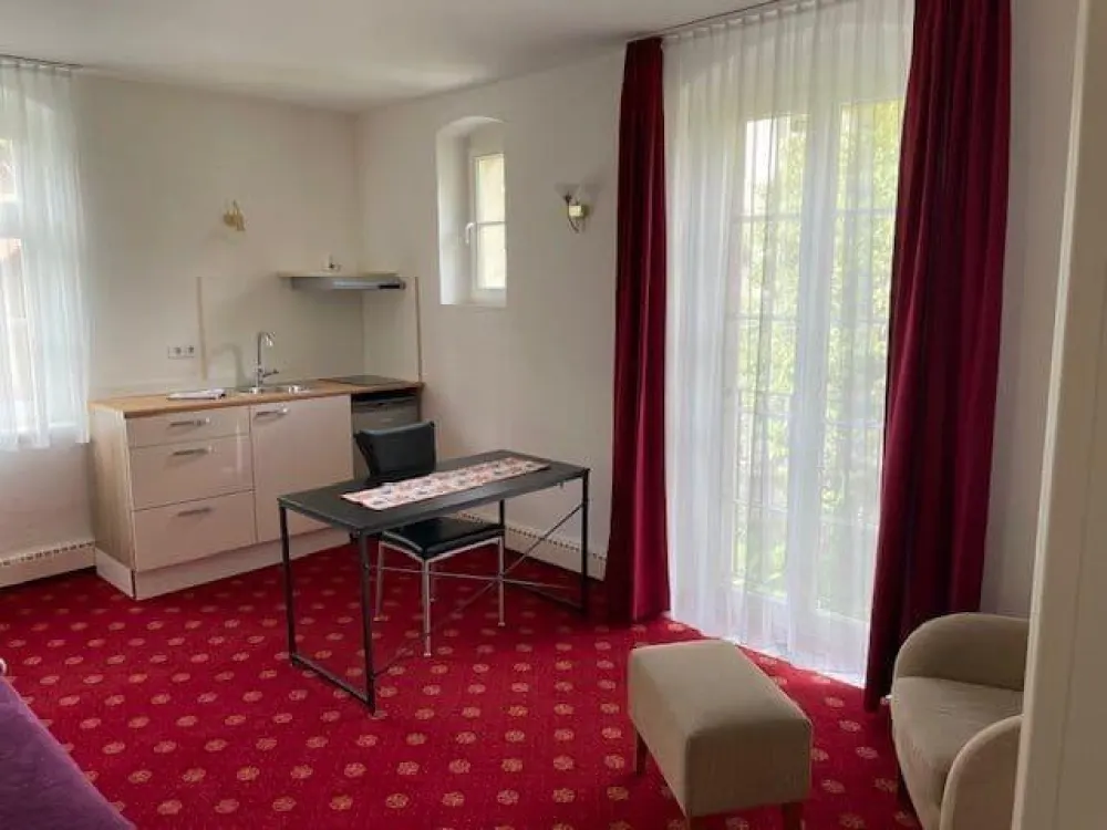 ✿ Villa Loschwitz ► Apartment mit Gartenblick 25m² ab Februar 2027 ► Voll möbliert, Wasser, Strom, Heizung und Internet sind in der Miete enthalten. Einfach einziehen.