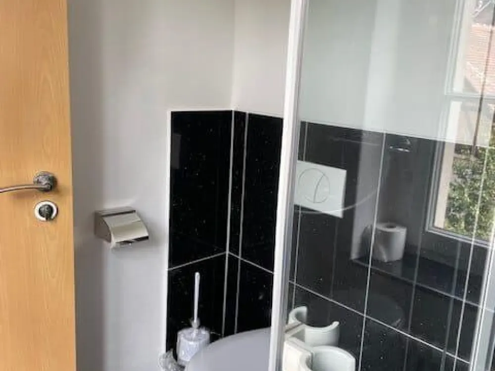 ✿ Villa Loschwitz ► Apartment mit Gartenblick 25m² ab Februar 2027 ► Voll möbliert, Wasser, Strom, Heizung und Internet sind in der Miete enthalten. Einfach einziehen.