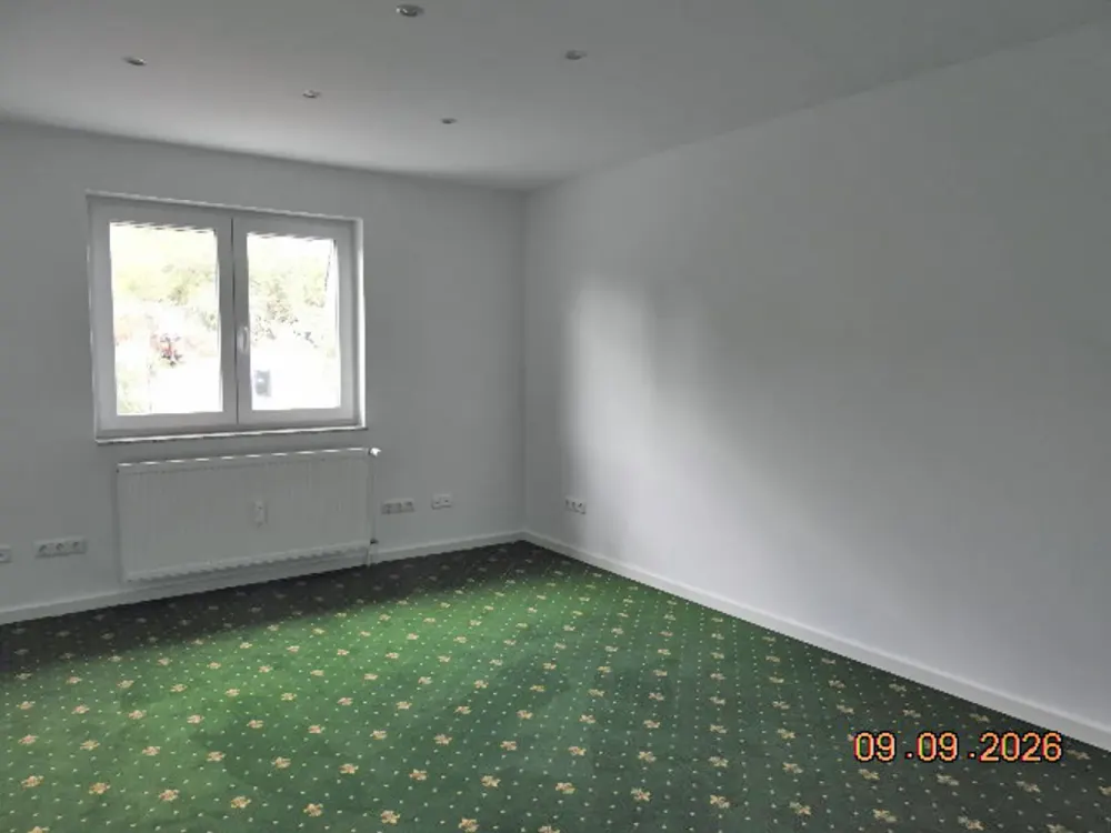 helle, ruhige und großzügig geschnittene 2-Zimmer-Wohnung mit großem Balkon in Niddatal