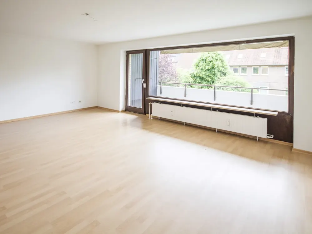 großer Südbalkon mit heller 2-Zi.-Wohnung und Tiefgarage; Nähe Rissener Bahnhof, EBK, V-Bad, Aufzug