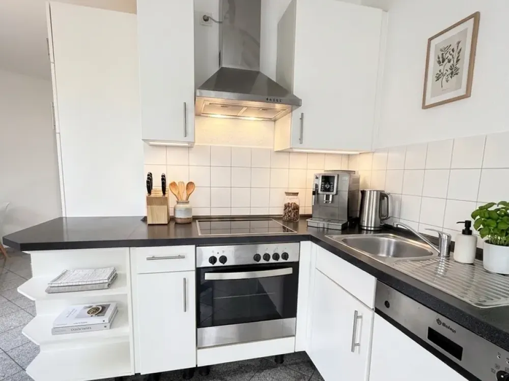 Vollmöblierte 2,5 Zimmer Wohnung Nähe Berger Straße 3.OG Rechts