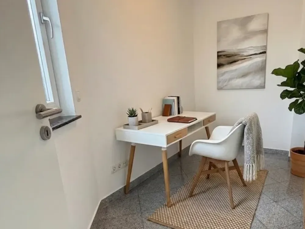 Vollmöblierte 2,5 Zimmer Wohnung Nähe Berger Straße 3.OG Rechts