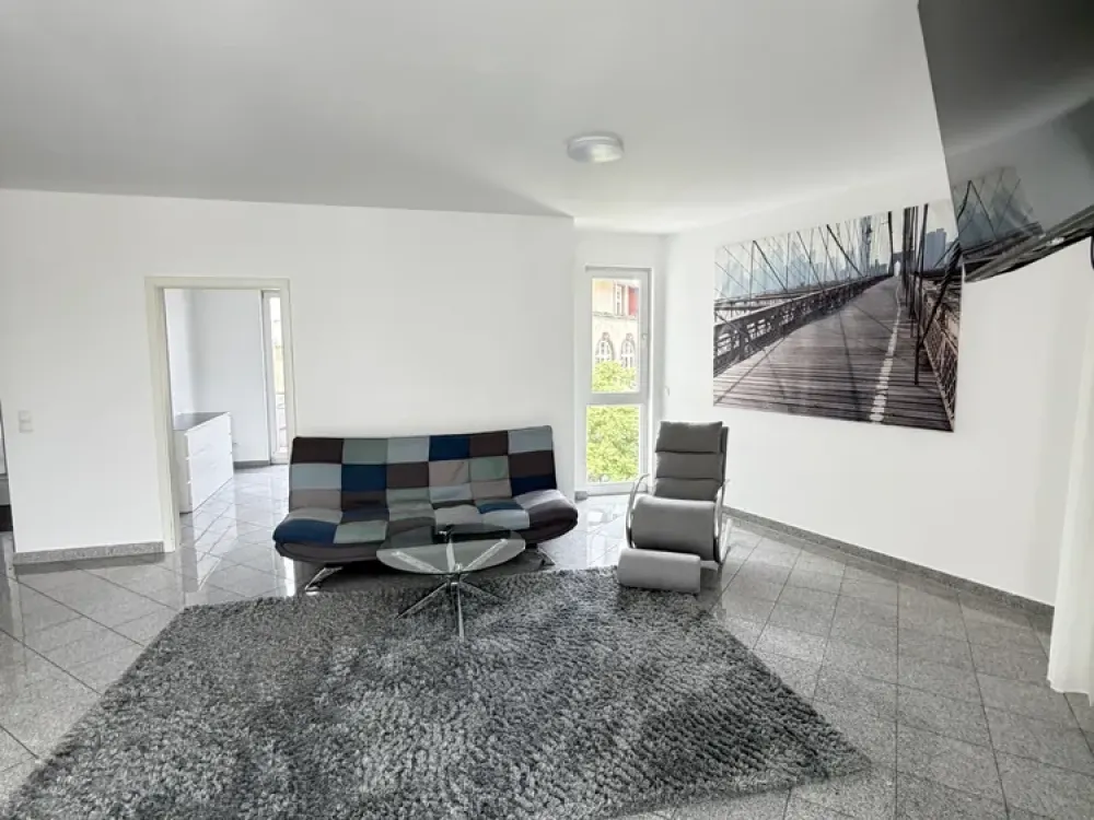 Vollmöblierte 2,5 Zimmer Wohnung Nähe Berger Straße 3.OG Rechts