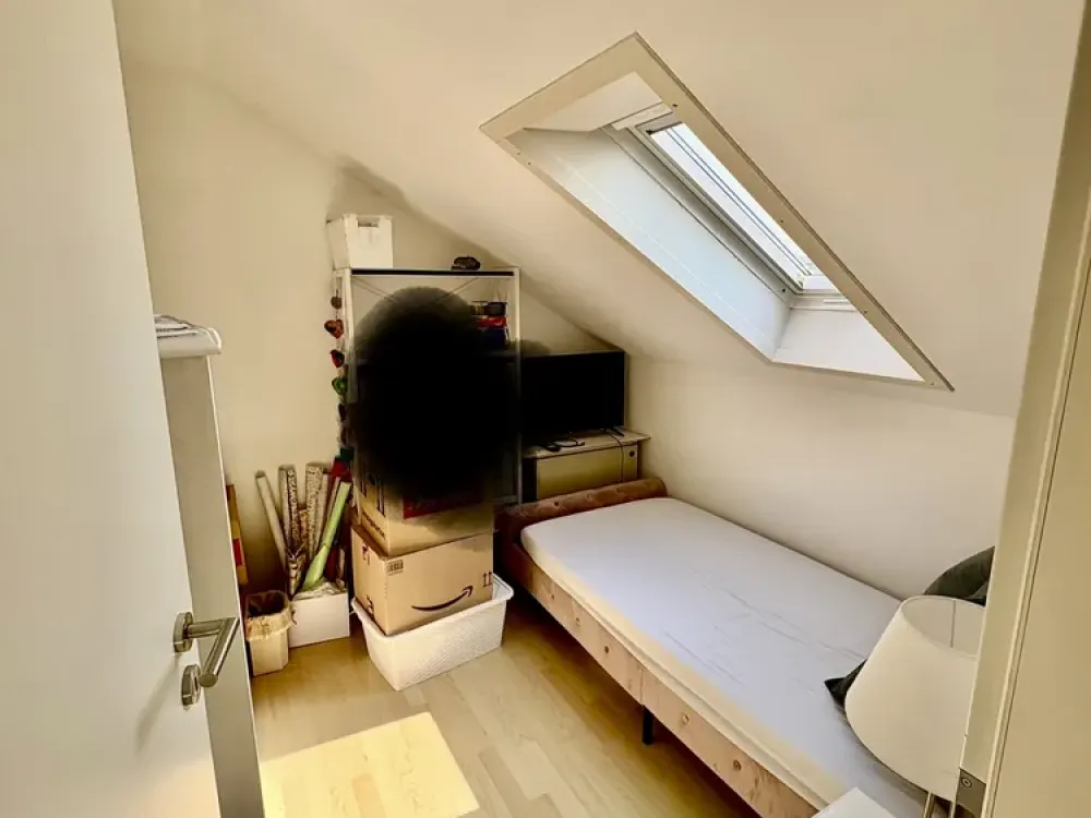 2,5 Zimmer Dachgeschosswohnung mit Küche und großem Balkon in sehr ruhiger Lage