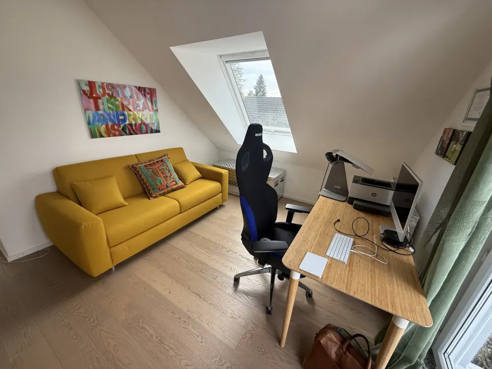 Hochwertige und luxuriöse Dachgeschoss-Wohnung in absolut ruhiger Wohnlage.
