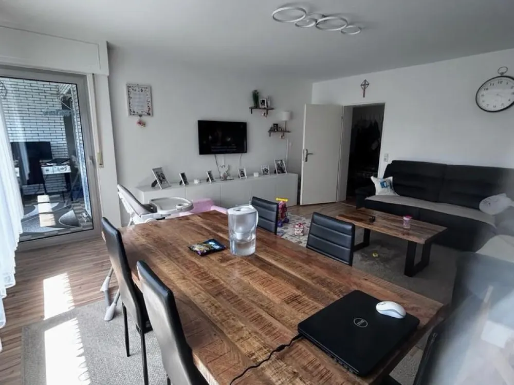 Energetisch saniert, niedrige Heizkosten: helle 3-Zimmer-Wohnung mit Wintergarten und Garage