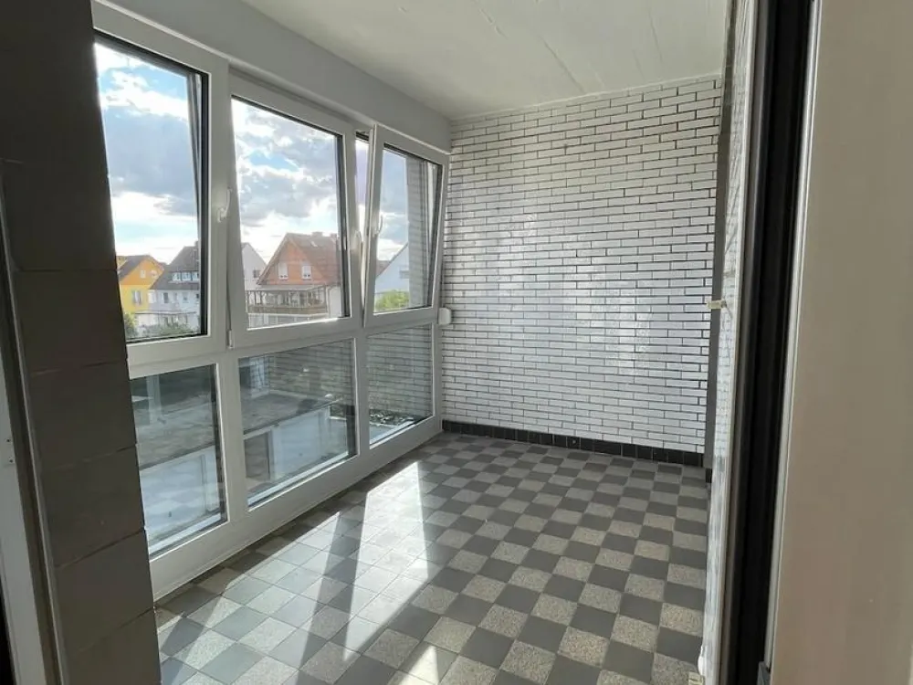Energetisch saniert, niedrige Heizkosten: helle 3-Zimmer-Wohnung mit Wintergarten und Garage