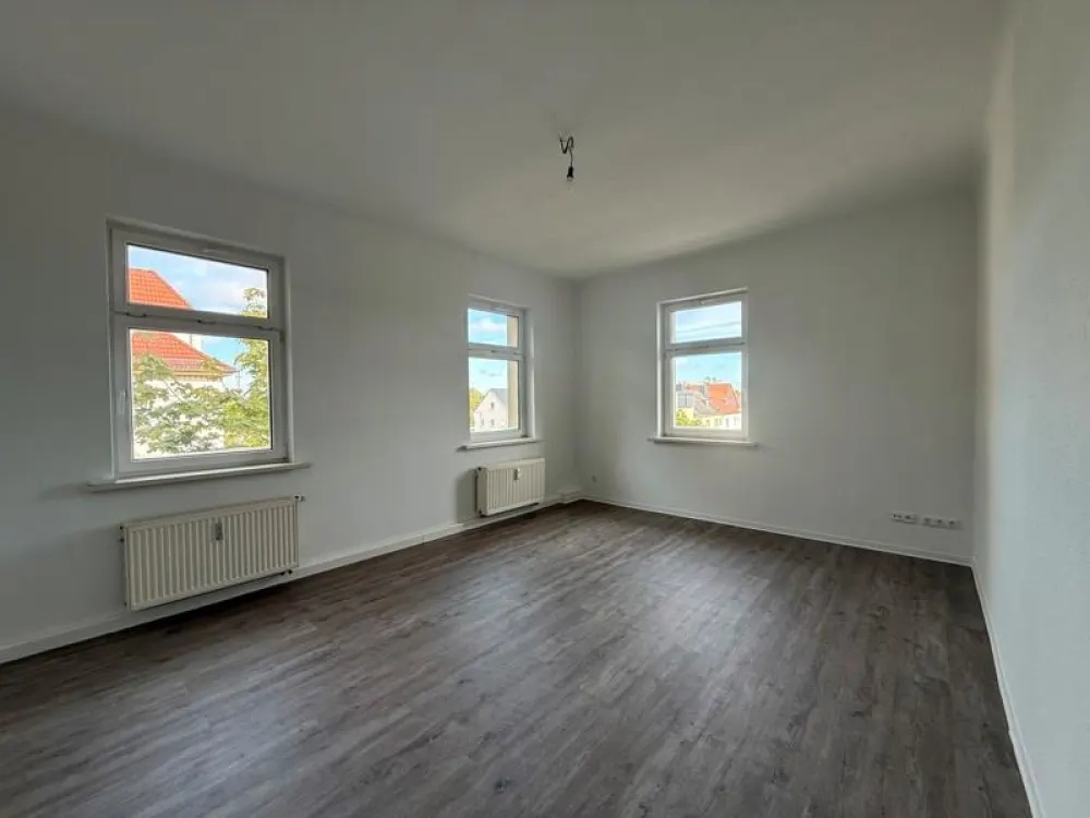 Spacious and Renovated - Your New 2-Room Apartment in Möckern!