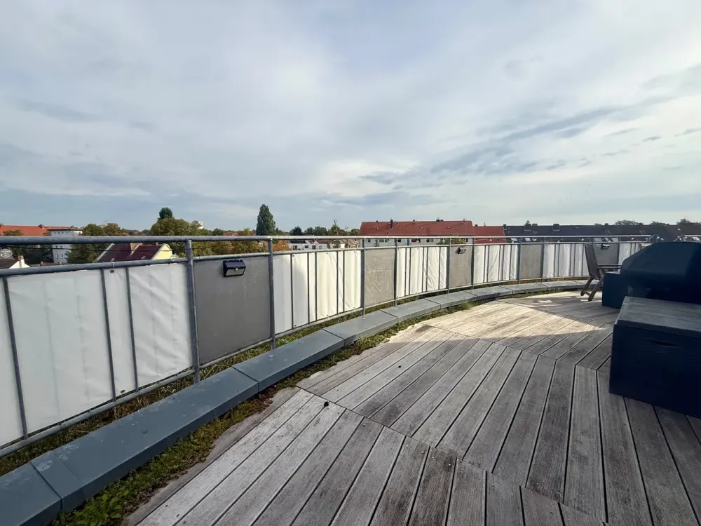WG-Penthouse-Wohnung inkl. Einbauküche