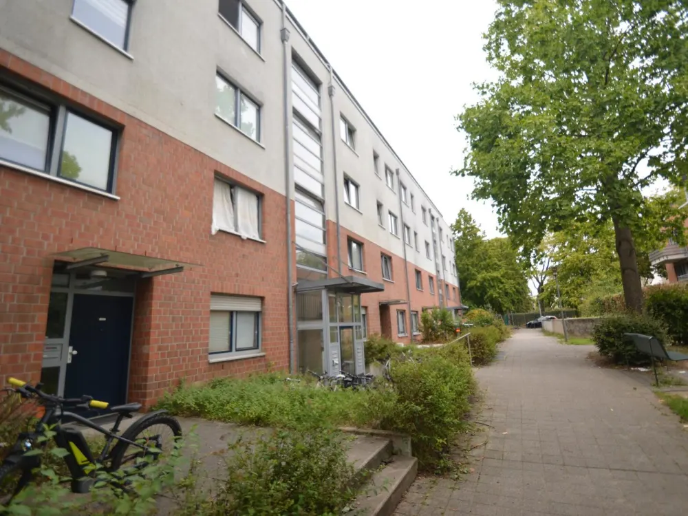 Helle geräumige 3-Zimmerwohnung mit Loggia und Tiefgaragenstellplatz!