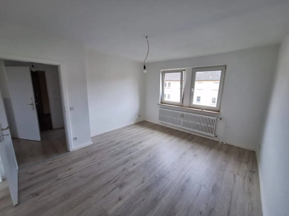 2 Zimmer Wohnung frisch renoviert in der 3. Etage