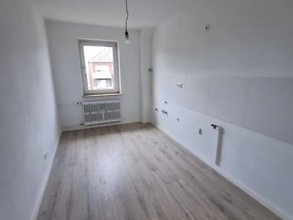 2 Zimmer Wohnung frisch renoviert in der 3. Etage