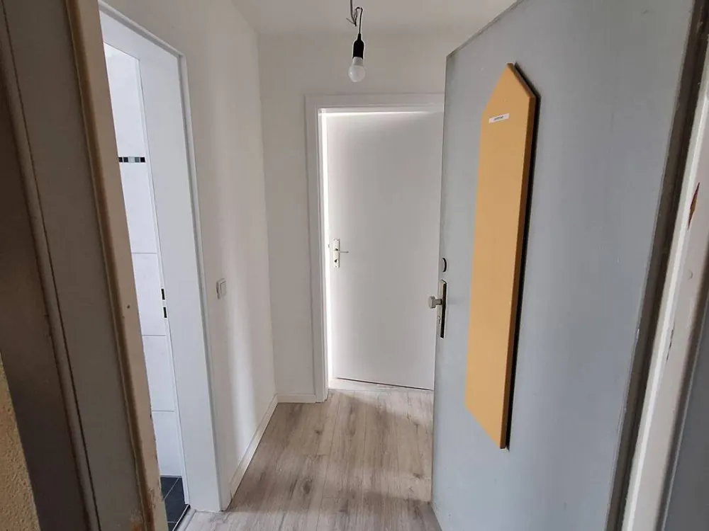 2 Zimmer Wohnung frisch renoviert in der 3. Etage