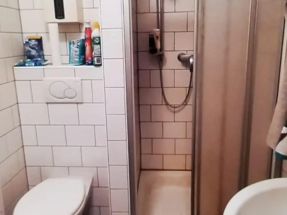 1,5 Raum mit Balkon und eingerichteter Küche und Enbauschrank