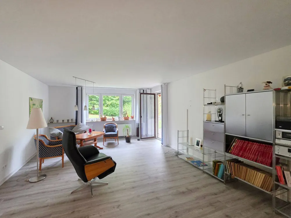 Stuttgart-Birkach: Großzügige 3-Zimmer-Wohnung mit charmanten Garten