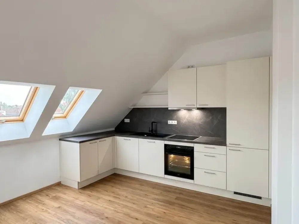 NEUBAU-Erstbezug: 2 Zimmer-Wohnung mit KLIMAANLAGE, EBK, Kamin & Balkon in Berlin-Spandau