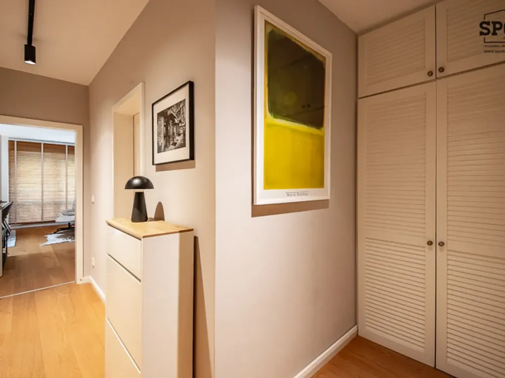 FURNISHED: Tasteful 3-Room Terrace Apartment in Solln