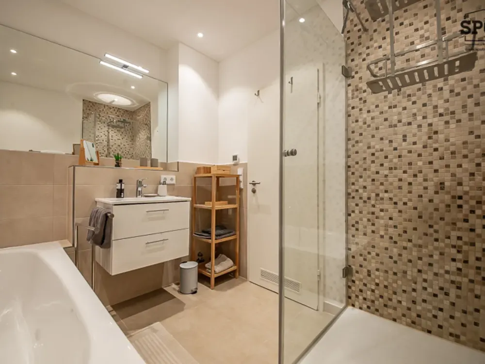 FURNISHED: Tasteful 3-Room Terrace Apartment in Solln