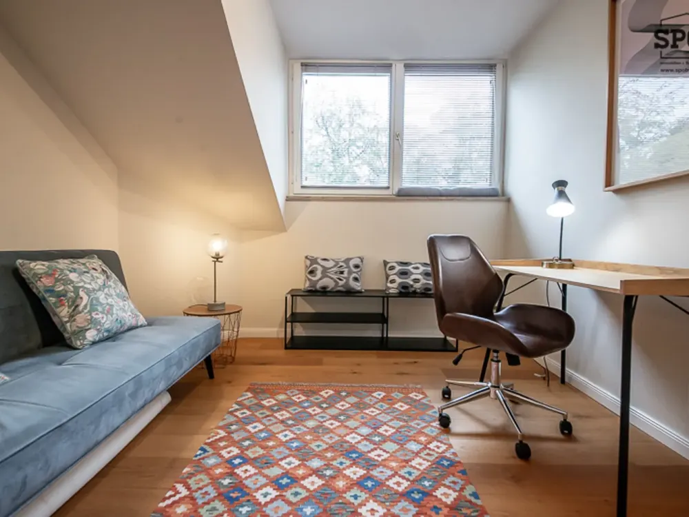FURNISHED: Tasteful 3-Room Terrace Apartment in Solln