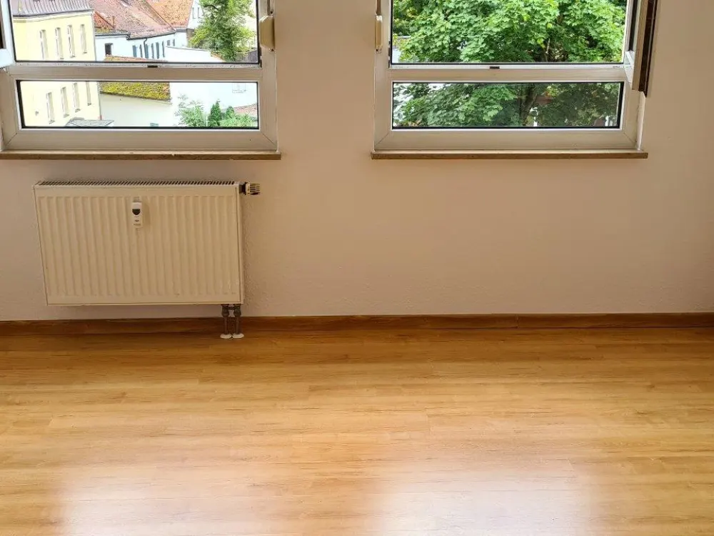 Well-maintained 1-room apartment with fitted kitchen and underground parking space